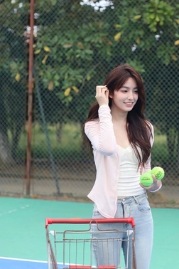 小屁希💨  #硬3   本帮  只外出